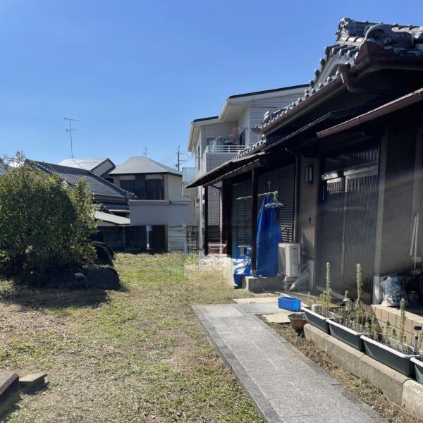 堺市での空き家の草刈り後のイメージ